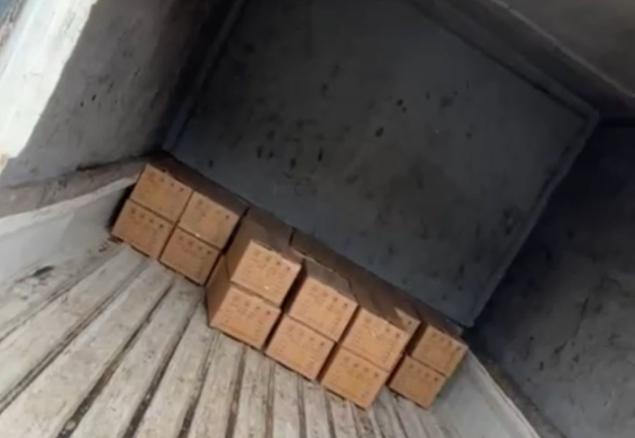 Fourniture de 40 batteries d'onduleur pour un projet de solarisation d'usine à Abidjan.
